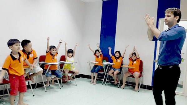 Trẻ học tiếng anh qua bài hát