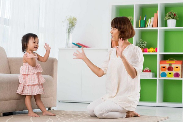 Phát triển ngôn ngữ cho trẻ và những điều bố mẹ nên biết